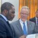 EL MINISTRO DE PLANIFICACIÓN Y DIVERSIFICACIÓN ECONÓMICA SE REÚNE CON EL EMBAJADOR DE ESTADOS UNIDOS ACREDITADO EN GUINEA ECUATORIAL.