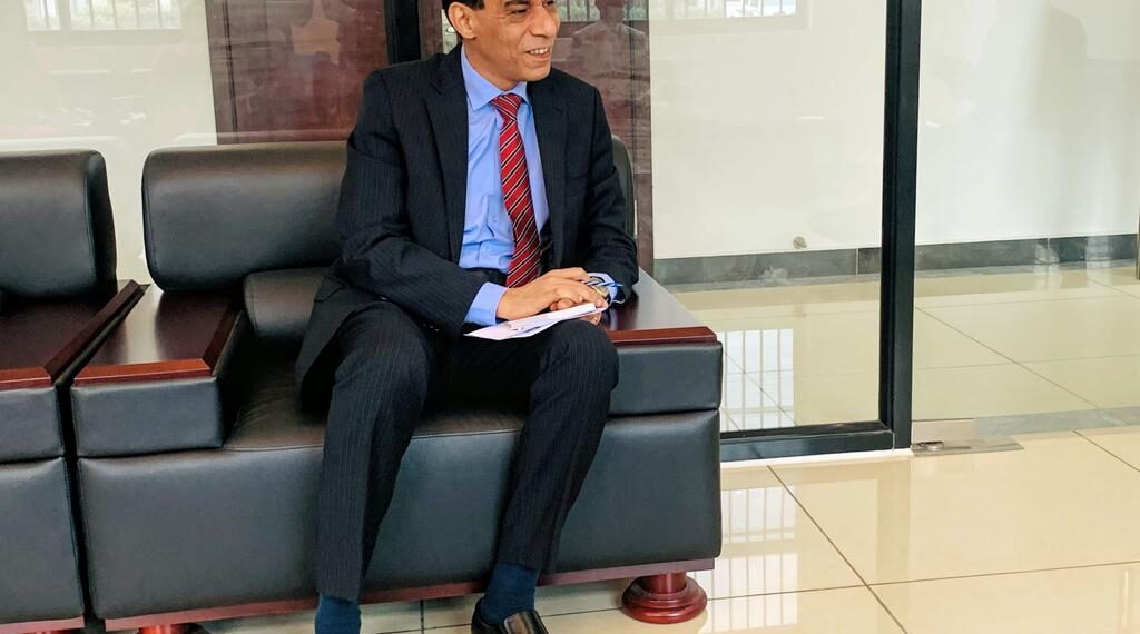 El MinistroContinúa la ronda de audiencias en el MPDE