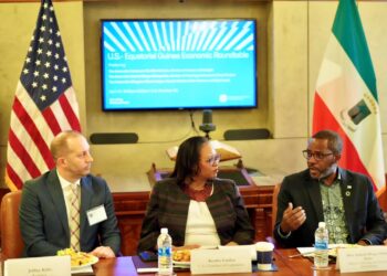 La delegación del MPDE se reúne con la Camara de Comercio de los EEUU y otros inversores para abordar cuestiones de cooperación entre ambas partes.