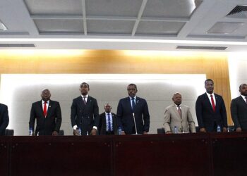 El Ministro de Planificación y Diversificación Económica se reúne  con el personal del Ministerio y de las  Entidades ANDGE e INEGE, en la Sede Ministerial.